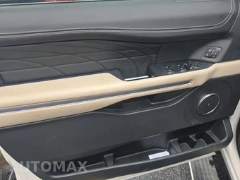 2024 Ford Expedition MAX Platinum - miniatura 9