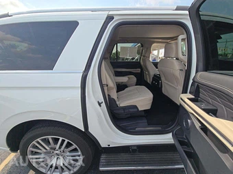 2024 Ford Expedition MAX Platinum - miniatura 17