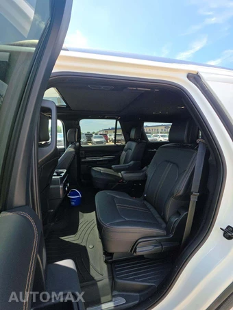 2024 Ford Expedition Platinum - miniatura 10
