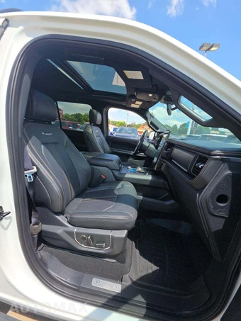 2024 Ford Expedition Platinum - miniatura 16