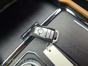 2024 Ford Expedition Platinum - miniatura 8