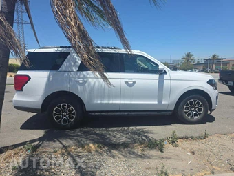 2024 Ford Expedition XLT - miniatura 4