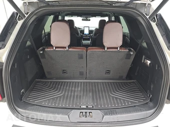 2024 Ford Explorer Platinum - miniatura 17