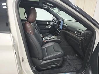2024 Ford Explorer Platinum - miniatura 8