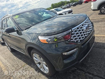 2024 Ford Explorer Platinum - miniatura 3