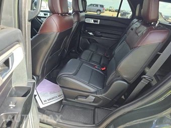 2024 Ford Explorer Platinum - miniatura 9