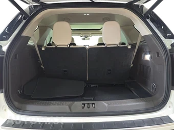 2024 Ford Explorer Platinum - miniatura 17