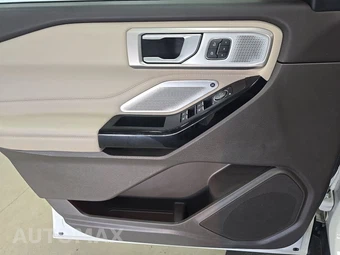 2024 Ford Explorer Platinum - miniatura 9