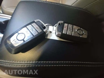 2024 Ford Explorer XLT - miniatura 8