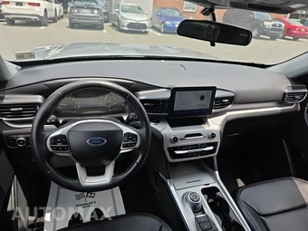 2024 Ford Explorer XLT - miniatura 8