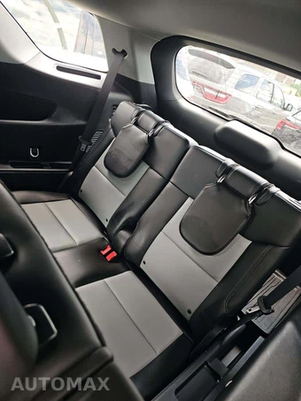 2024 Ford Explorer XLT - miniatura 14