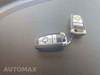 2024 Ford Explorer XLT - miniatura 8