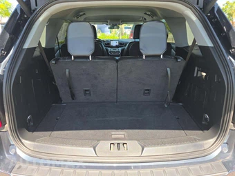 2024 Ford Explorer XLT - miniatura 12