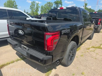 2024 Ford F-150 Platinum Crew Cab Short Bed - miniatura 4