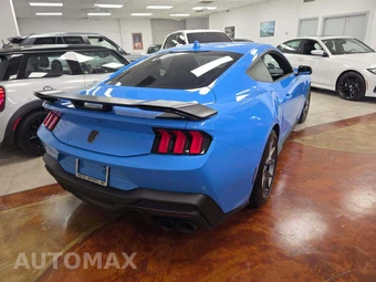 2024 Ford Mustang Dark Horse Coupe - miniatura 3