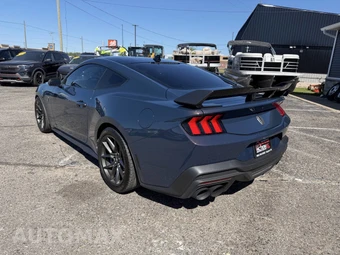 2024 Ford Mustang Dark Horse Coupe - miniatura 3