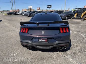 2024 Ford Mustang Dark Horse Coupe - miniatura 4