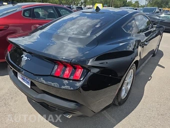 2024 Ford Mustang EcoBoost Coupe - miniatura 4