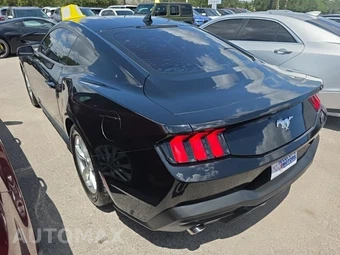 2024 Ford Mustang EcoBoost Coupe - miniatura 6