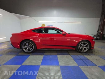 2024 Ford Mustang EcoBoost Coupe - miniatura 4