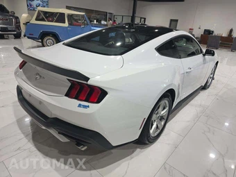 2024 Ford Mustang EcoBoost Coupe - miniatura 3