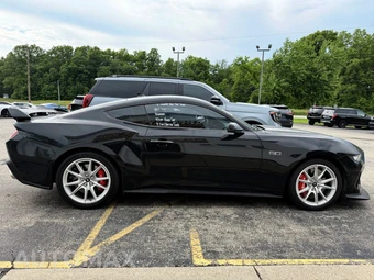 2024 Ford Mustang GT Premium Coupe - miniatura 3