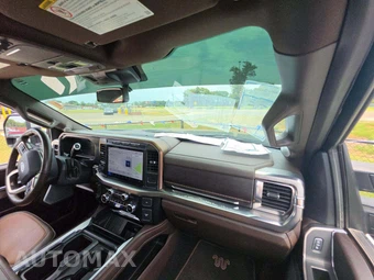 2024 Ford Super Duty F-250 King Ranch Crew Cab Medium Bed - miniatura 16