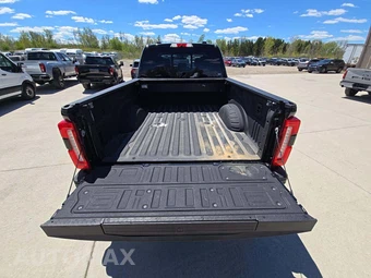 2024 Ford Super Duty F-250 Lariat Crew Cab Medium Bed - miniatura 11