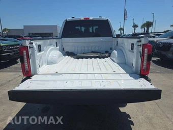 2024 Ford Super Duty F-250 Lariat Crew Cab Medium Bed - miniatura 11
