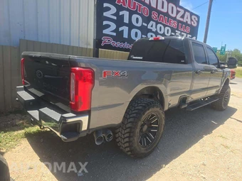 2024 Ford Super Duty F-250 Lariat Crew Cab Medium Bed - miniatura 3