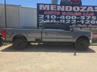 2024 Ford Super Duty F-250 Lariat Crew Cab Medium Bed - miniatura 4