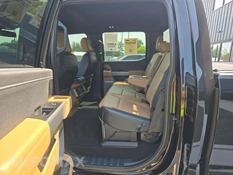 2024 Ford Super Duty F-250 Lariat Crew Cab Medium Bed - miniatura 10
