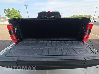 2024 Ford Super Duty F-250 Lariat Crew Cab Medium Bed - miniatura 11