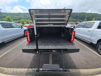 2024 Ford Super Duty F-250 Lariat Crew Cab Medium Bed - miniatura 11