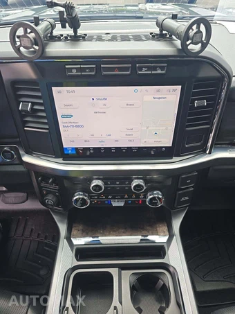 2024 Ford Super Duty F-250 Lariat Crew Cab Medium Bed - miniatura 7