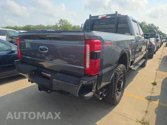 2024 Ford Super Duty F-250 Lariat Crew Cab Medium Bed - miniatura 4