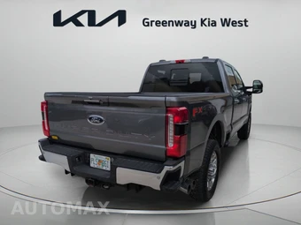 2024 Ford Super Duty F-250 Lariat Crew Cab Medium Bed - miniatura 7