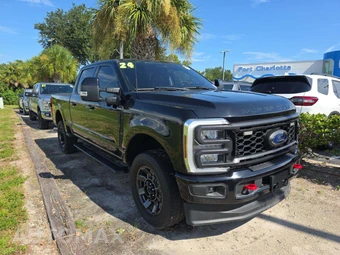 2024 Ford Super Duty F-250 Lariat Crew Cab Medium Bed - miniatura 4