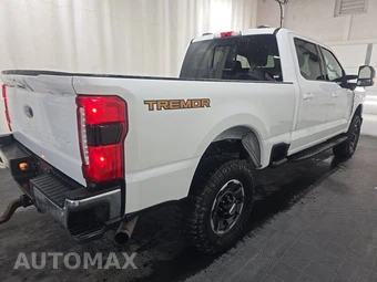 2024 Ford Super Duty F-250 Lariat Crew Cab Medium Bed - miniatura 4