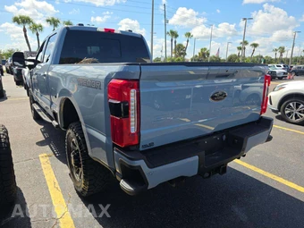 2024 Ford Super Duty F-250 Lariat Crew Cab Medium Bed - miniatura 2