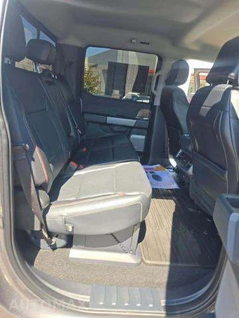2024 Ford Super Duty F-250 Lariat Crew Cab Medium Bed - miniatura 17