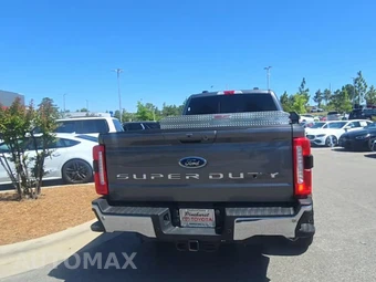 2024 Ford Super Duty F-250 Lariat Crew Cab Medium Bed - miniatura 4