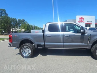 2024 Ford Super Duty F-250 Lariat Crew Cab Medium Bed - miniatura 5