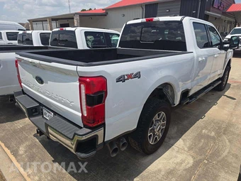 2024 Ford Super Duty F-250 Lariat Crew Cab Medium Bed - miniatura 3