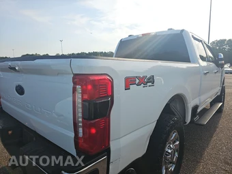2024 Ford Super Duty F-250 Lariat Crew Cab Medium Bed - miniatura 4