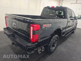 2024 Ford Super Duty F-250 Lariat Crew Cab Medium Bed - miniatura 4