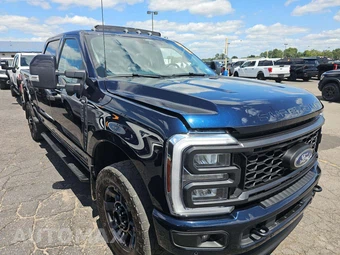 2024 Ford Super Duty F-250 Lariat Crew Cab Medium Bed - miniatura 4