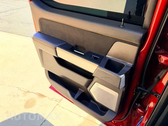 2024 Ford Super Duty F-250 Platinum Crew Cab Medium Bed - miniatura 27