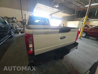 2024 Ford Super Duty F-250 XLT Crew Cab Medium Bed - miniatura 5