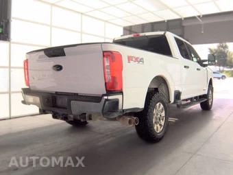 2024 Ford Super Duty F-250 XLT Crew Cab Medium Bed - miniatura 4